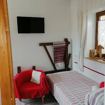 ゲストハウス Mives Vendeghaz Pogány