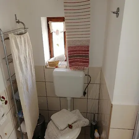 Mives Vendeghaz ゲストハウス 3*