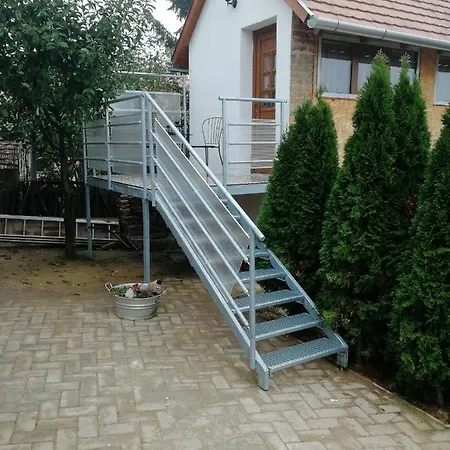 ゲストハウス Mives Vendeghaz