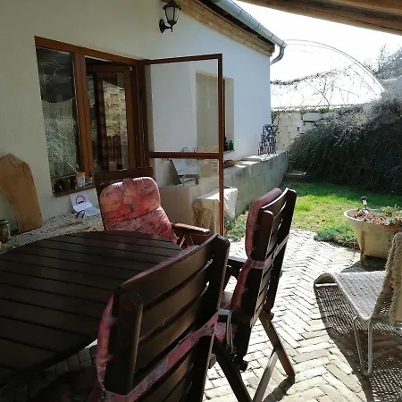 Mives Vendeghaz ゲストハウス