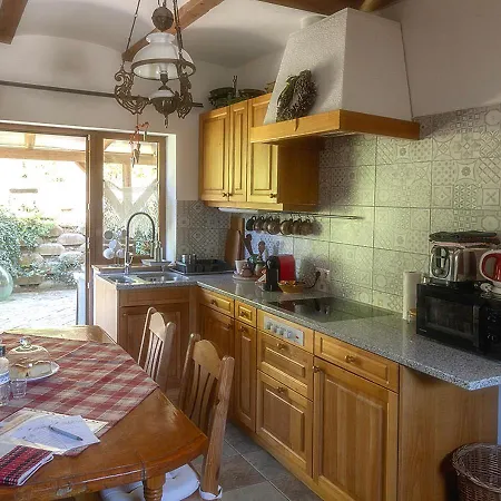 ゲストハウス Mives Vendeghaz Pogány