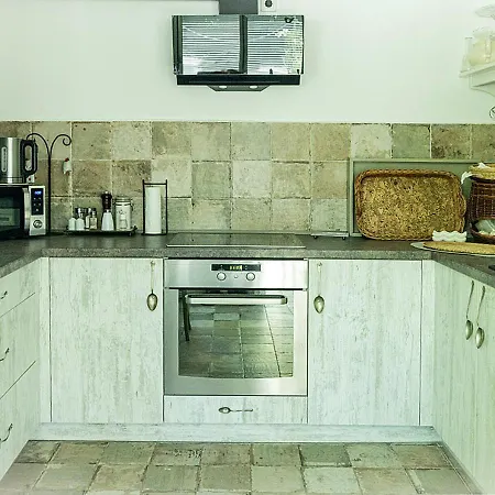 Mives Vendeghaz ゲストハウス 3*