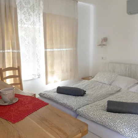 ゲストハウス Mives Vendeghaz 3*